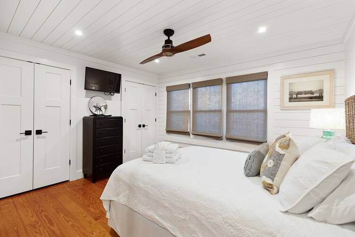Vacation house for 8 people, with yard and terrace, with pets in Isle of Palms