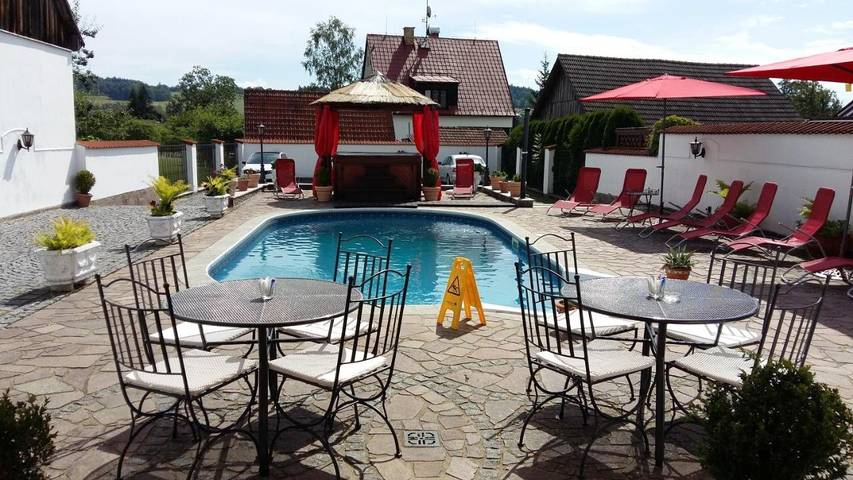 Pension voor 3 personen, with terras and whirlpool as well as zwembad in Tsjechië