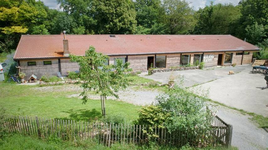 Chambre d’hôte pour 4 personnes, avec Terrasse ainsi que Jardin et Vue à Marche-en-Famenne