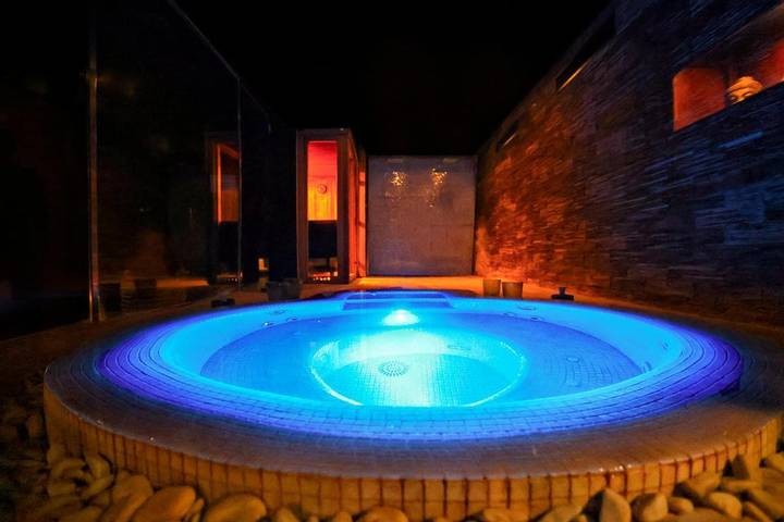 Hôtel pour 2 personnes, avec sauna et vue ainsi que piscine et jardin