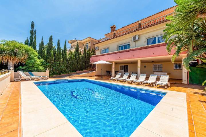 Villa for 10 people, with balcony in Benalmádena