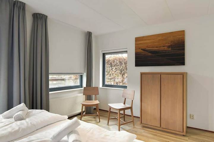 Comfortable bungalow for 6 persons at the waterfront in Drenthe