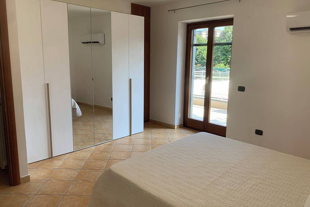 Detached cottage within walking distance of the sea. Ideal for families or several people. in Torre del Greco, Vesuvio National Park