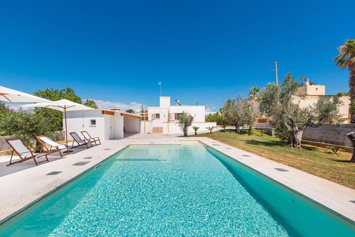 Casa vacanza per 10 persone, con giardino e piscina in Racale