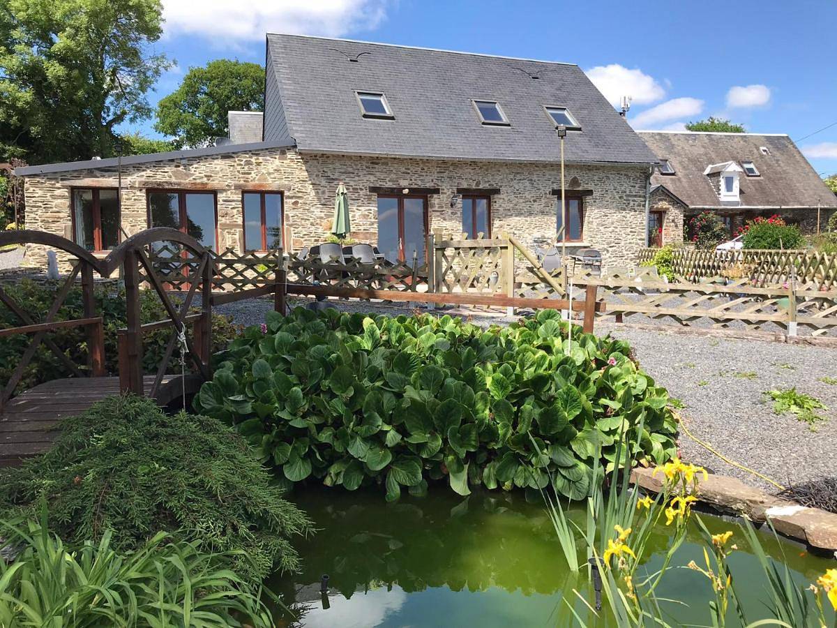 Two-Bedroom House in Précorbin, Région de Saint-Lô