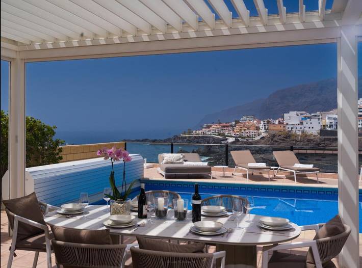 Villa für 8 Personen, mit Terrasse und Garten sowie Pool und Ausblick