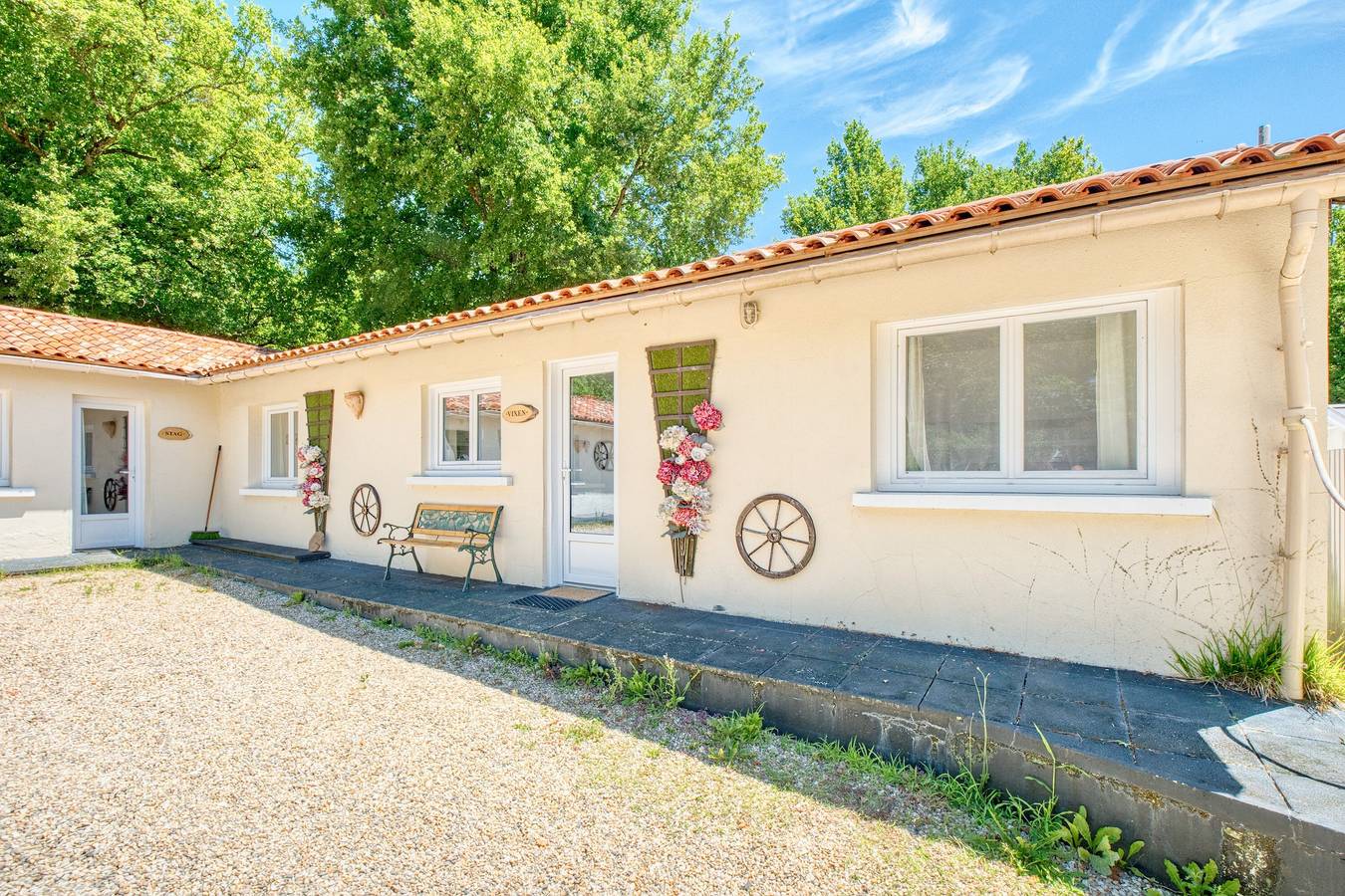 Entire apartment, Apartment 'Vixen' with Shared Pool, Wi-Fi and Air Conditioning in Bergerac, Périgord Pourpre