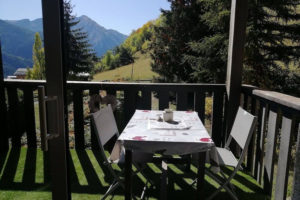 Appartement entier, Charmant Studio Pra Loup 1500 avec grand balcon au soleil. Fibre Wifi. in Pra-Loup (station de ski), Pra-Loup
