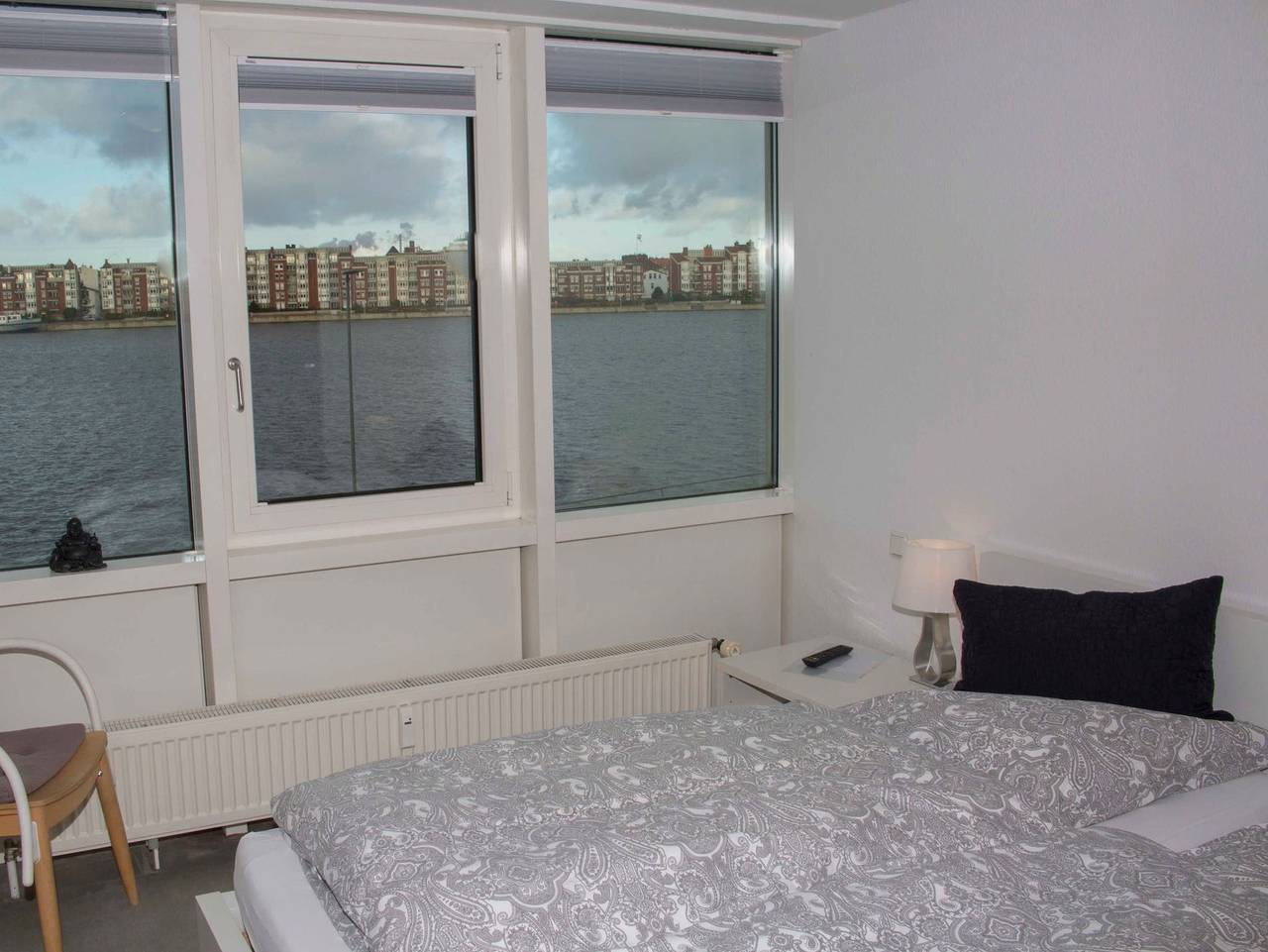 Ganze Ferienwohnung, 089 Fewo Skyline, direkte Strandlage, Blick auf den Hafen in Südstrand Wilhelmshaven, Wilhelmshaven
