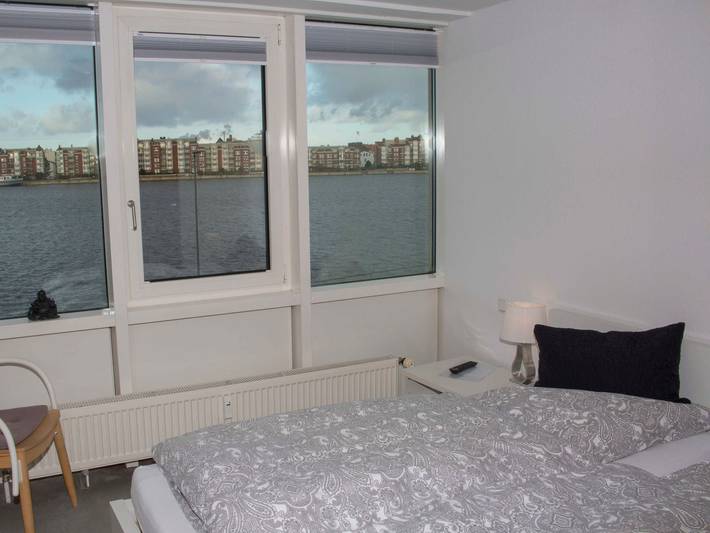 Ganze Ferienwohnung, 089 Fewo Skyline, direkte Strandlage, Blick auf den Hafen - 089 Skyline - Hafenpanorama- direkter Zugang zum Meer in Südstrand (gebührenfrei), Wilhelmshaven