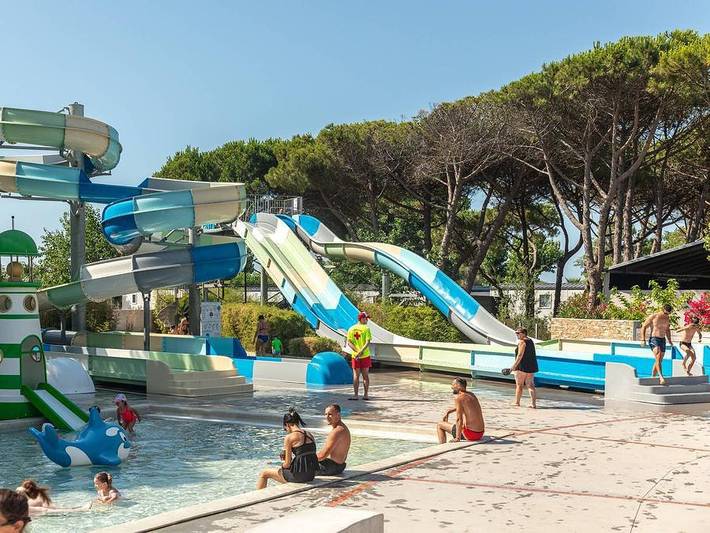 Camping Le Castellas - Mobilhome 6 personnes - Comfort | 3 Ch. | 6 Pers. | Terrasse surélevée | Clim. in Sète, Côte méditerranéenne (France)