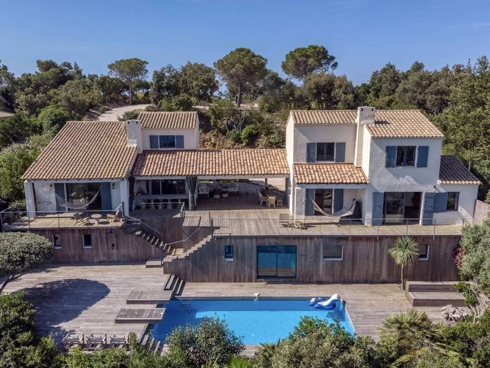 Villa voor 14 personen, met terras, met huisdier in Cap Bénat