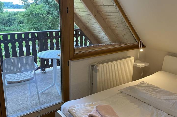 Well-kept vacation home, unobstructed lake view/view of the countryside, 90 m to Fleesensee in Silz, Fleesensee