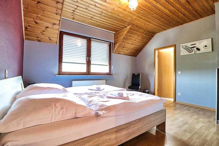 Ferienwohnung für 2 Personen, mit Terrasse und Garten sowie Seeblick und Ausblick in Kreuzau - 2