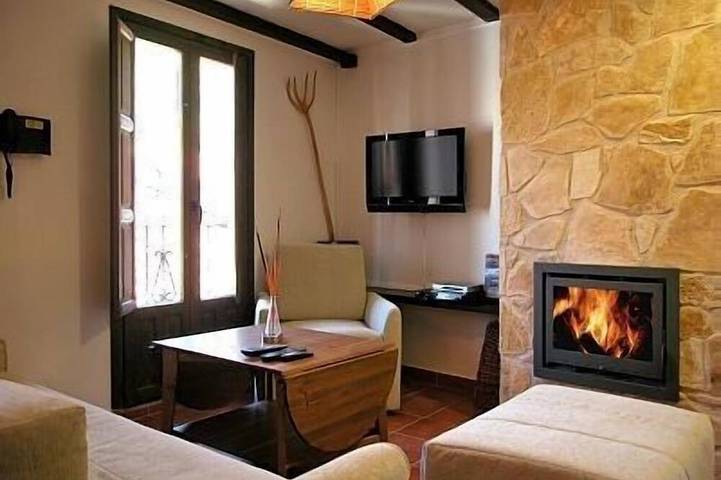 Gîte pour 3 personnes, avec balcon et piscine - 1