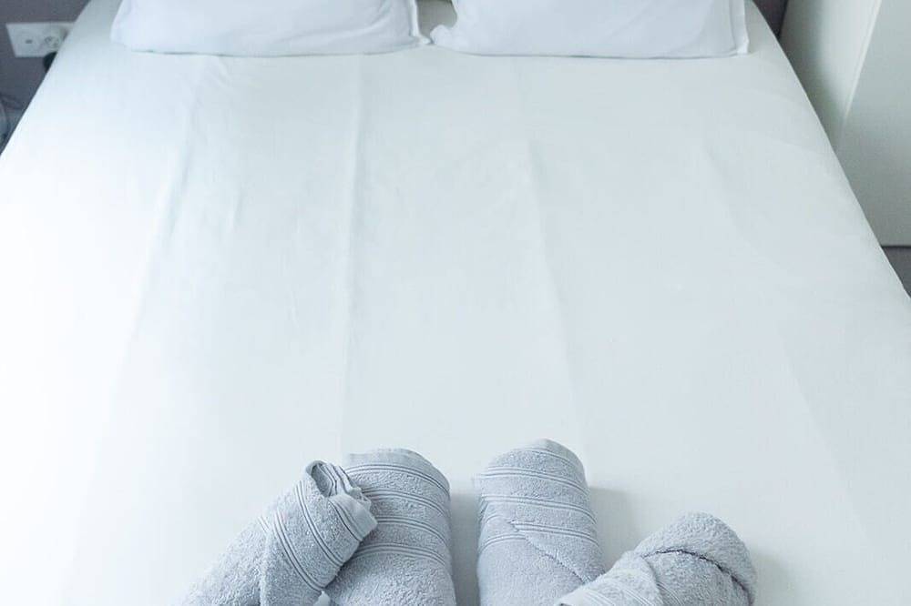 Entire apartment, L'eledaurat - Studio Tendance Netflix/prime Vidéo in Riom, Volcans d'Auvergne Regional Nature Park