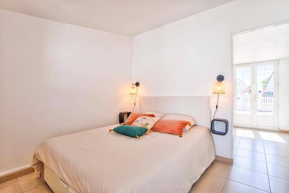 L'atypique, 150M beach terrace in Lion-sur-Mer, Caen region