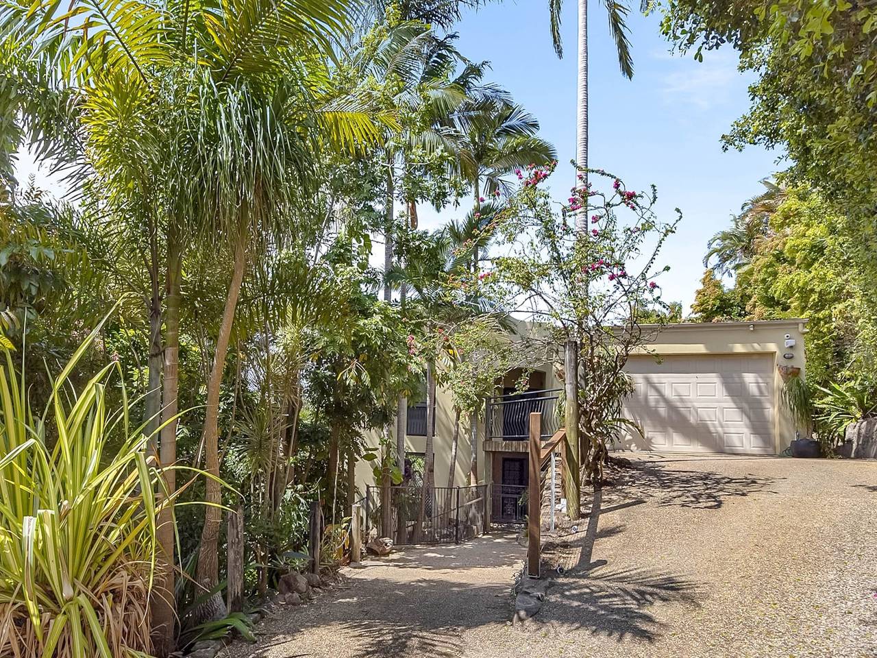 Ganze Wohnung, 4-Bett-Retreat am Strand mit Arbeitsecke und Aussicht in Coolum Beach, Sunshine Coast