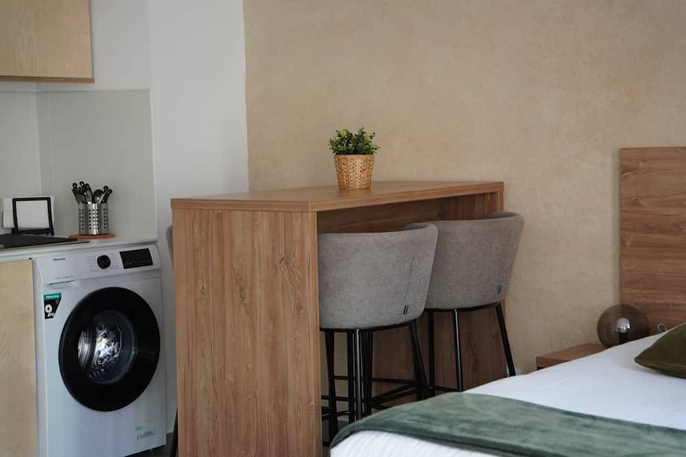 Apartamento entero, Studio 202-Estudio-De Lujo-Baño tipo “wet room” in Velaux, Region de Aix-en-Provence