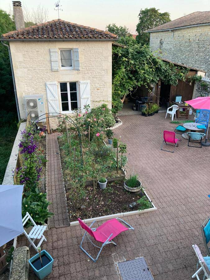 Appartement de vacances entier, Chambre améliorée dans petite maisonnette, Au moulin du bonheur in Le Bourdet, Région de Niort