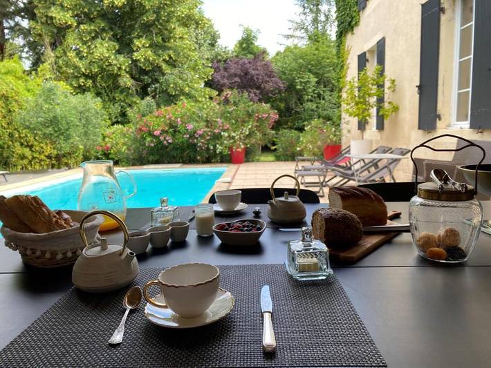 Maison d’hôte pour 2 personnes, avec Terrasse ainsi que Jardin et Piscine à Rions