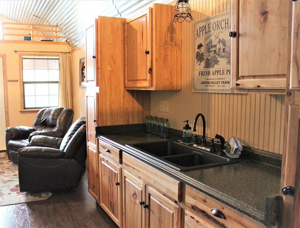 Little Frio Cabin - Cozy Log Cabin in Uvalde County