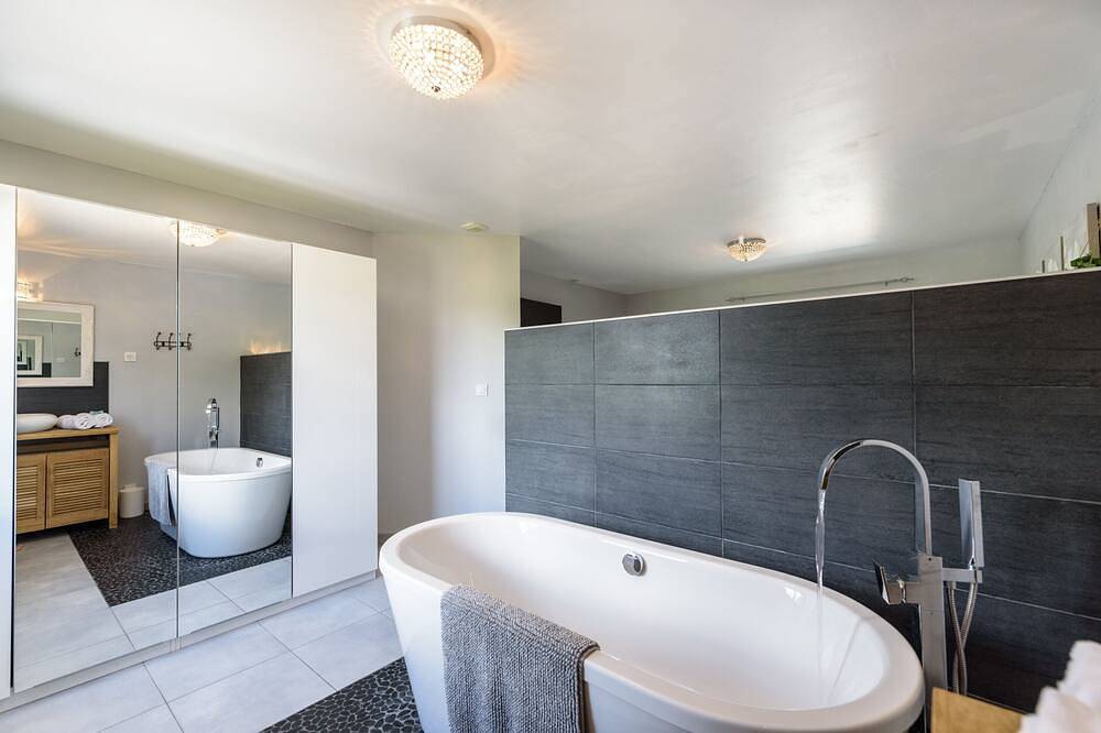 Villa-Baño en la habitacion-Vista a la Piscina-4 étoiles in Grabels, Region de Montpellier