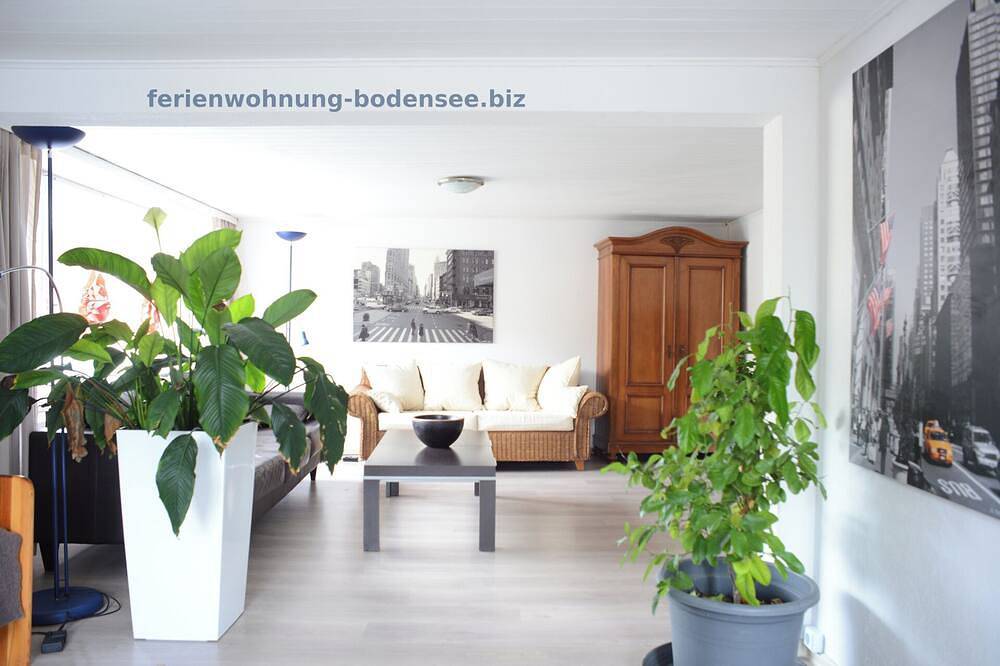 Ganze Wohnung, Großes Appartement, 2 min vom Bodensee entfernt, mit Balkon. Haustierfreundlich! in Ermatingen, Untersee