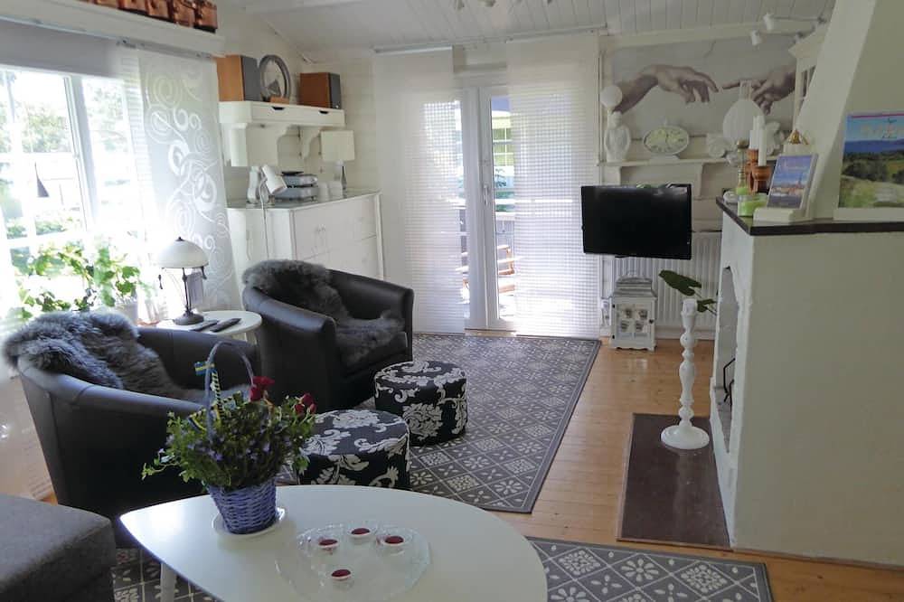 Amazing home in Bålsta with Wifi in Håbo, Mälaren