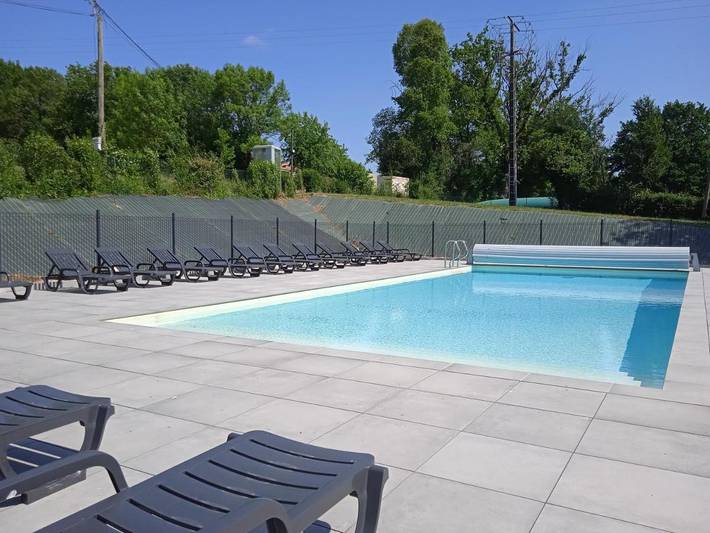 Parc de vacances pour 5 personnes, avec piscine ainsi que vue et jardin, animaux acceptés à Prailles