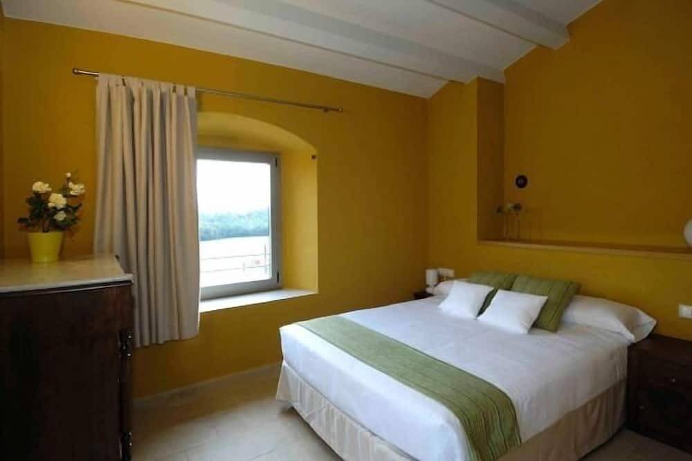 Excepcional casa rural aislada en paraje idílico  ideal para familias y grupos in Vilavenut, Fontcuberta