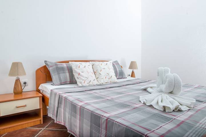 Ferienhaus für 4 Personen, mit Balkon und Whirlpool in Montenegro - 3