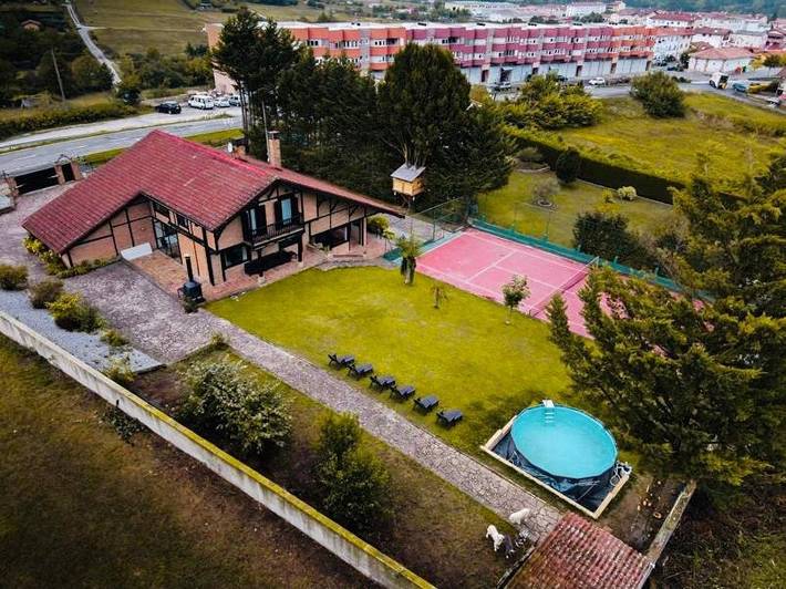 Casa rural para 17 personas, con vistas además de piscina y jardín, Se admiten mascotas en Navarra - 3