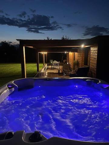 Maison de vacances pour 6 personnes, avec piscine ainsi que jacuzzi et jardin en Haute-Loire
