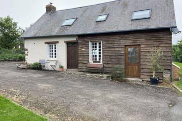 Gîte pour 6 personnes, avec jardin à Reffuveille