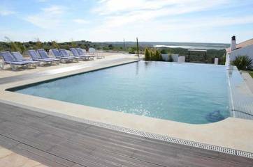 Chambre d’amis pour 5 personnes, avec piscine ainsi que terrasse et jardin dans Avis
