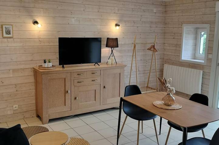 Gîte pour 2 personnes, avec jardin à Longues-sur-Mer