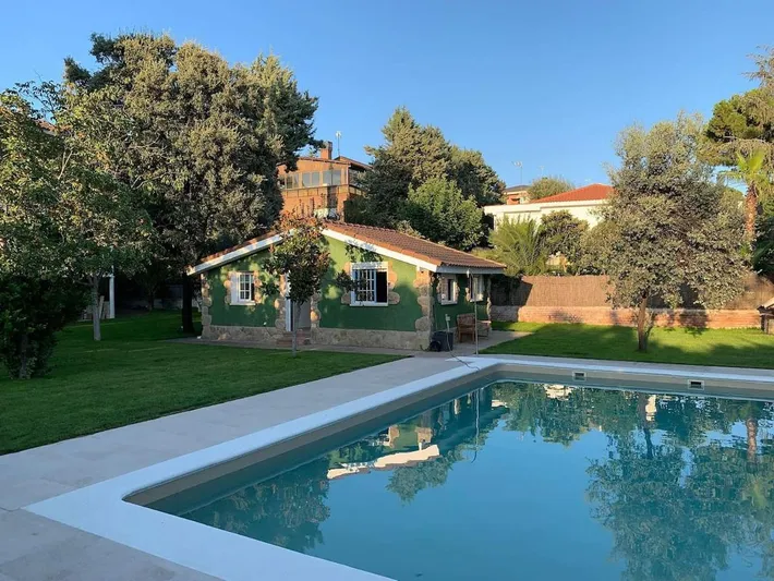 Apartamento de vacaciones para 3 personas, con piscina además de vistas y jardín - 1