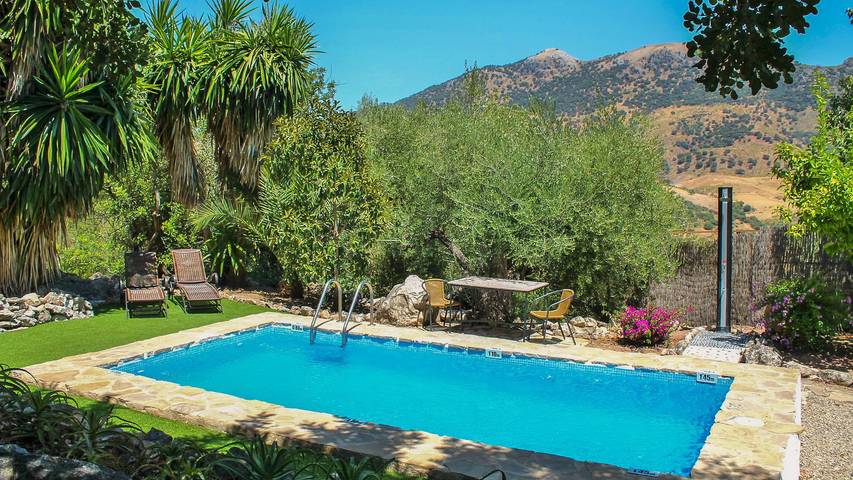 Casa rural para 2 personas, con piscina y balcón/terraza en Serranía de Ronda