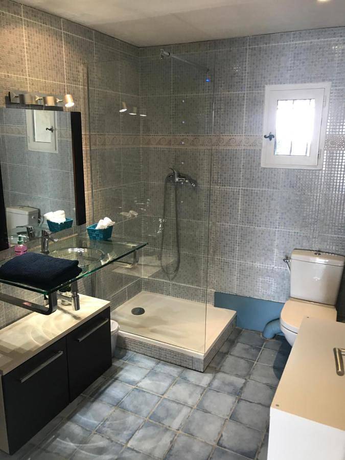 Triple Room with Private External Bathroom in Plan-de-Cuques, Côte méditerranéenne (France)