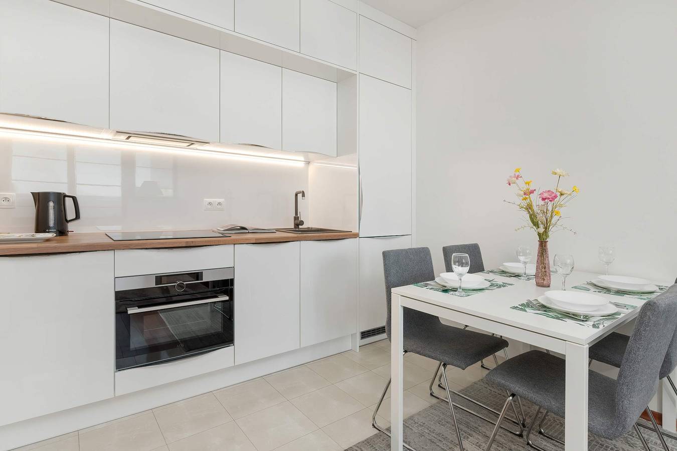 Hel leilighet, Sea Towers 6B | Modern Apartment | View in Gdynia, Trippelbyen