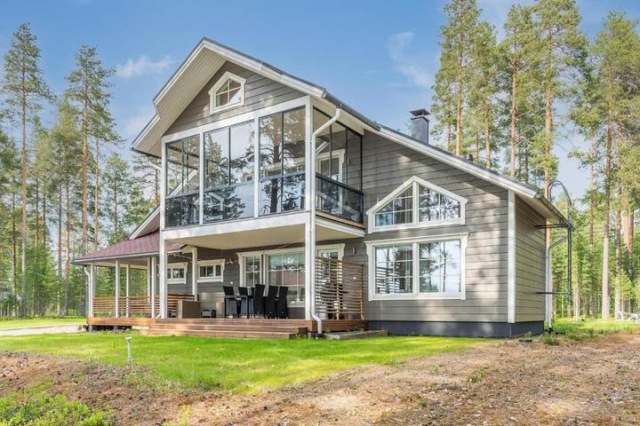 Ferienhaus für 8 Personen, mit Balkon und Whirlpool sowie Terrasse und Sauna