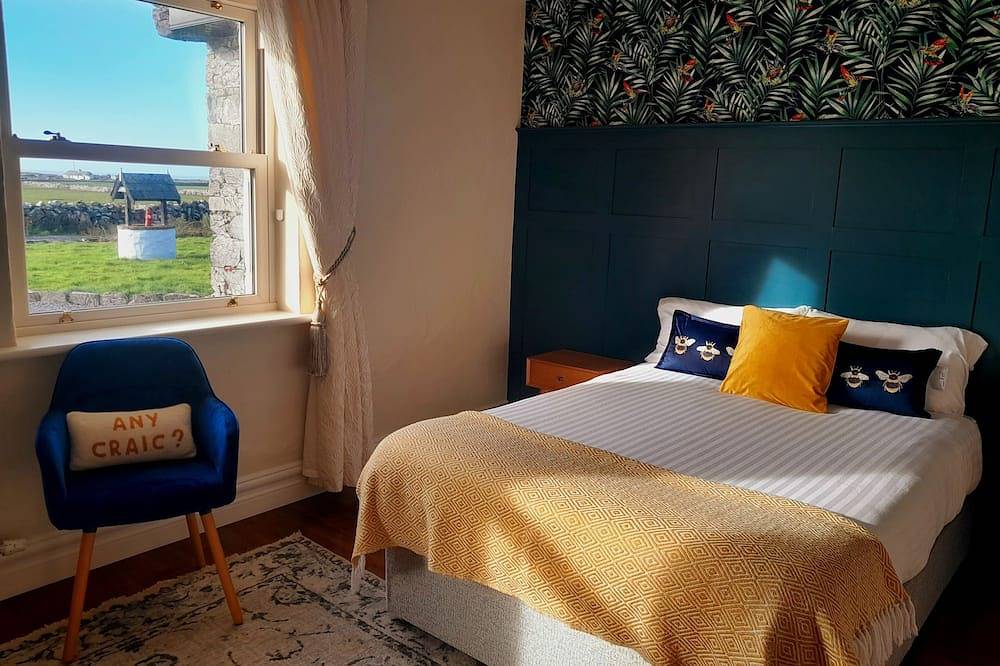 Cozy semi detached cottage 5 mins drive from Doolin. Cliffs of Moher views! in County Clare