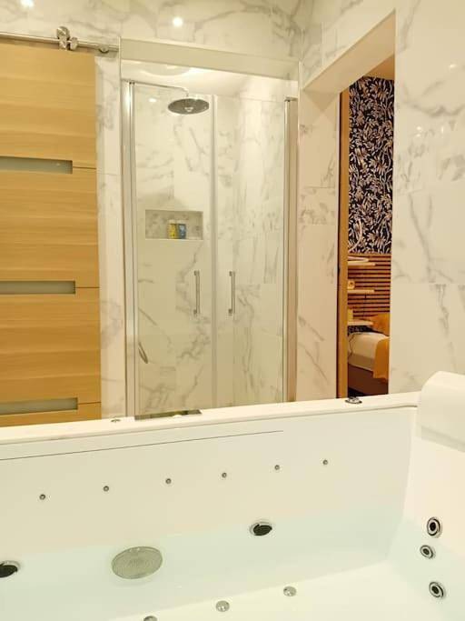 Location de vacances pour 2 personnes, avec terrasse et jacuzzi dans Val-d'Oise - 4