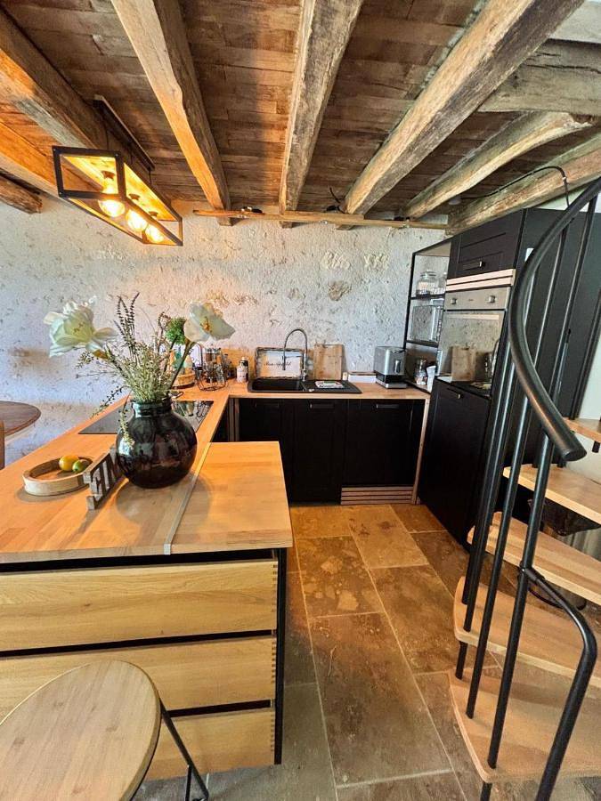 Location de vacances pour 4 personnes, avec jardin ainsi que piscine et jacuzzi à Saint-Cyran-du-Jambot - 2