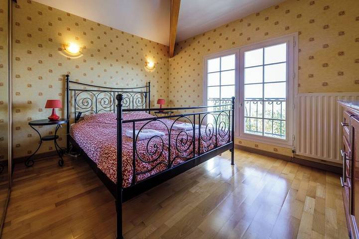 Rocaille, villa with private pool, views, privacy, comfort and service in Pujols, Quercy