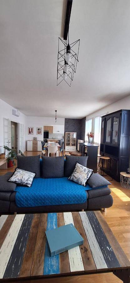Appartement entier, Issoudun appart élégant 150m² in Issoudun, Région d'Issoudun