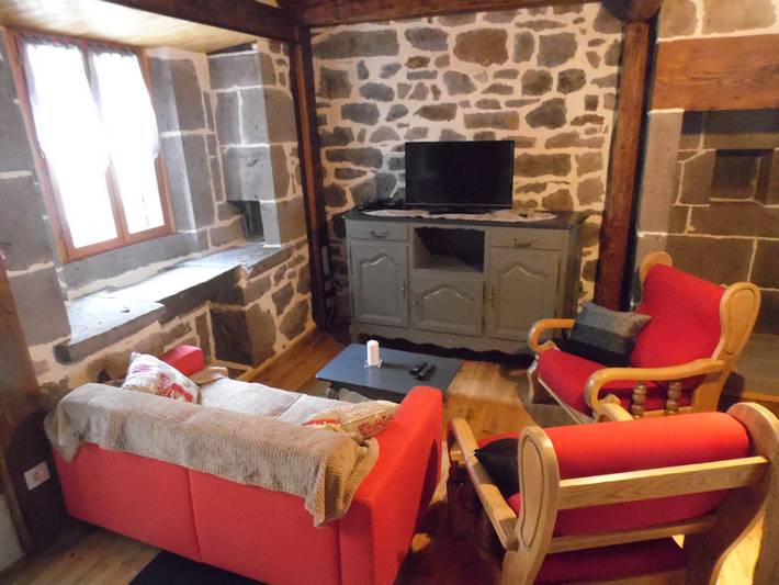 Gîte pour 4 personnes, avec terrasse dans le Cantal - 4