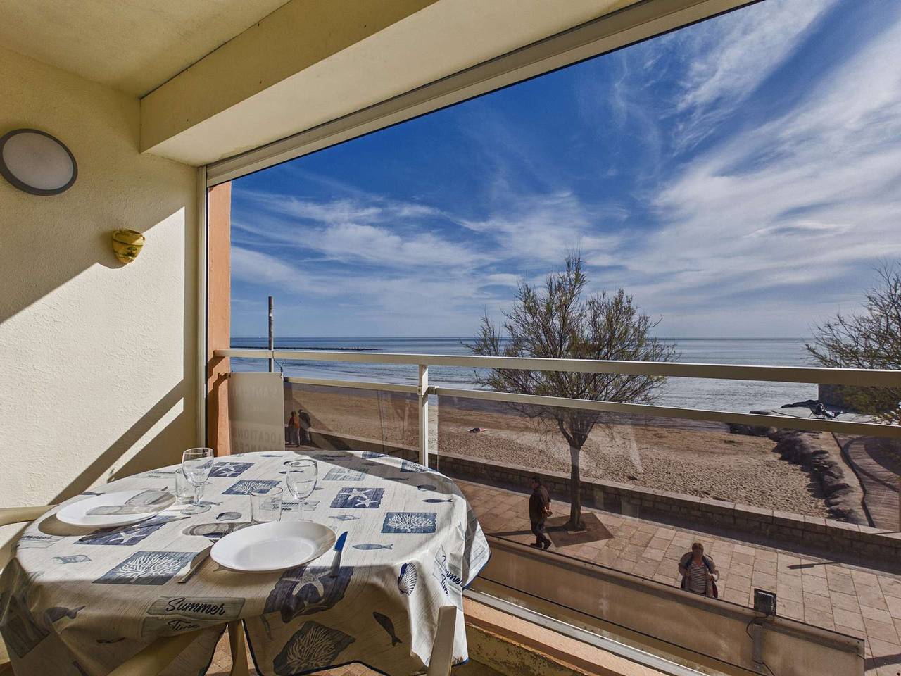 Ganze Wohnung, Meerblick: 2-Zimmer-Wohnung mit Kabine, Terrasse, für 5/6 Personen, 1. Etage mit Aufzug, in Grau d'Agde in Grau d’Agde, Agde