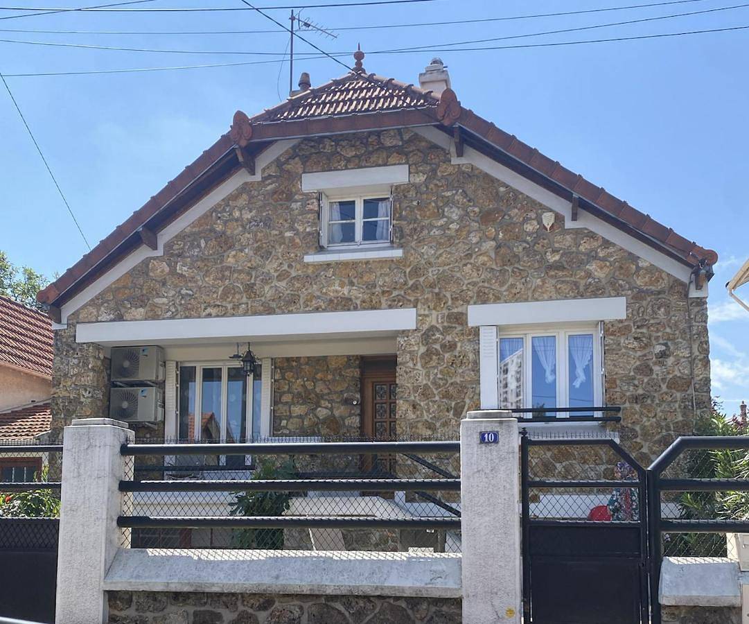 Family Room with Garden View in La Courneuve, Seine-Saint-Denis